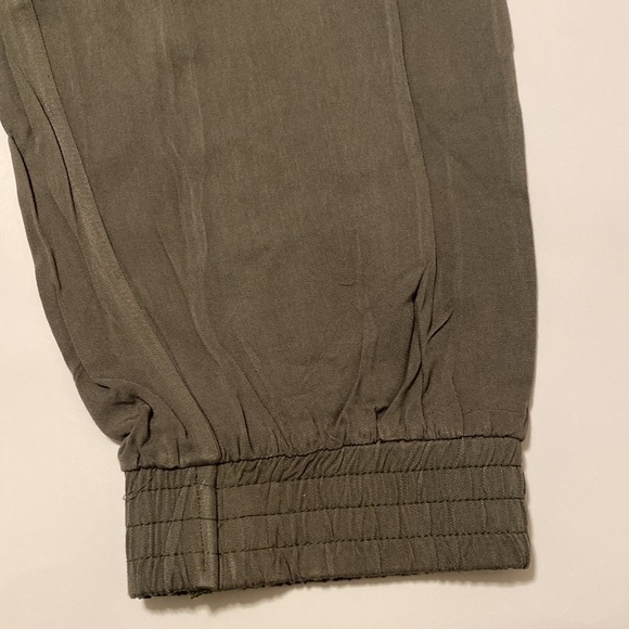 $20 outfit, olive joggers with summer top - Picture 6 of 7